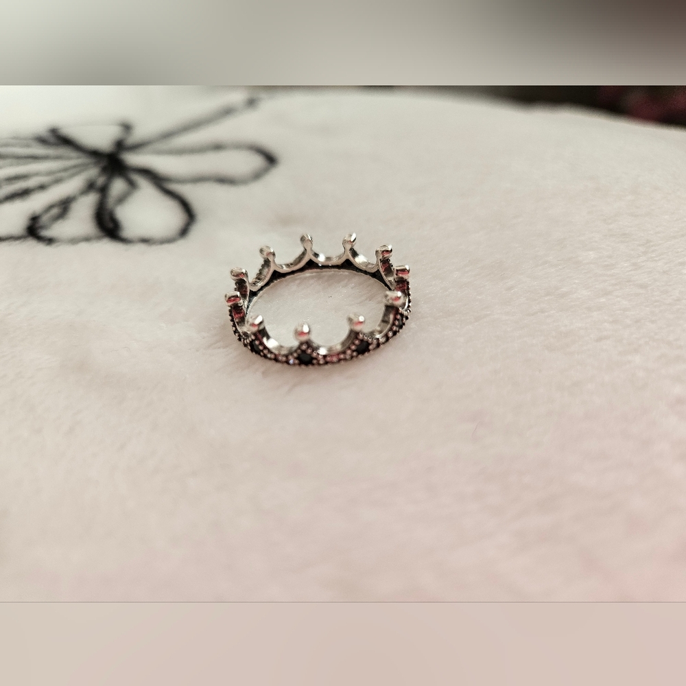 Pandora crown ring